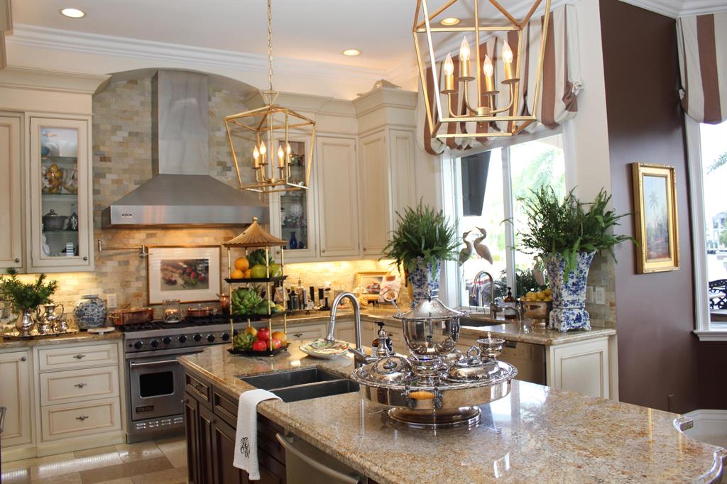 VENETIAN ISLES 1ST SEC - Residential