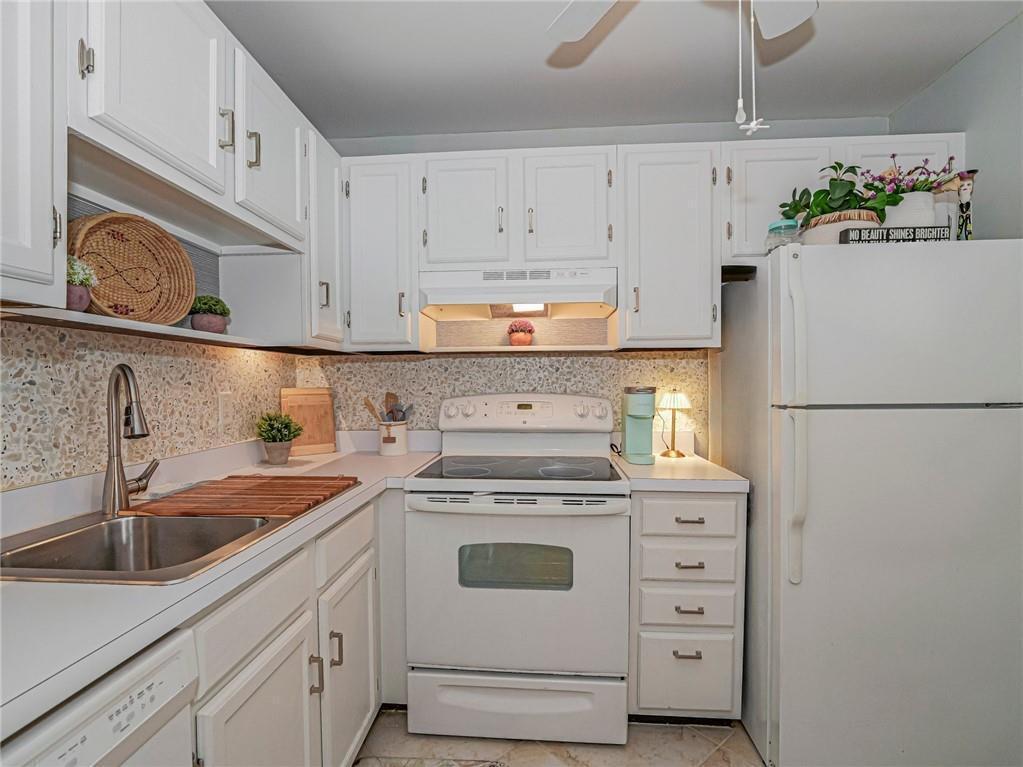 75 Royal Oak Court 204