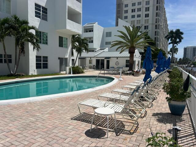 2860 NW 14th Street 405