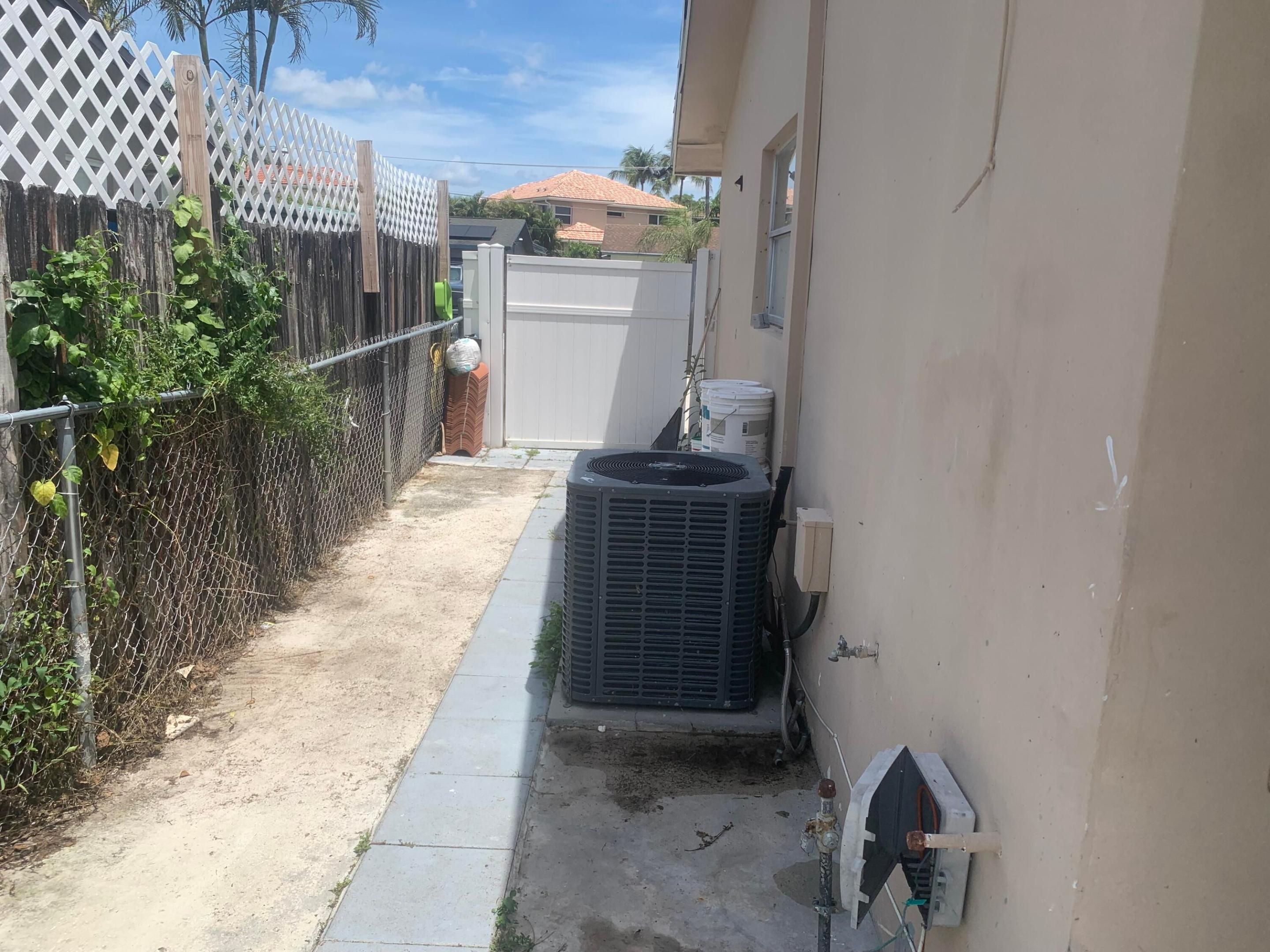 SANDALFOOT COVE SEC 4 - Residential