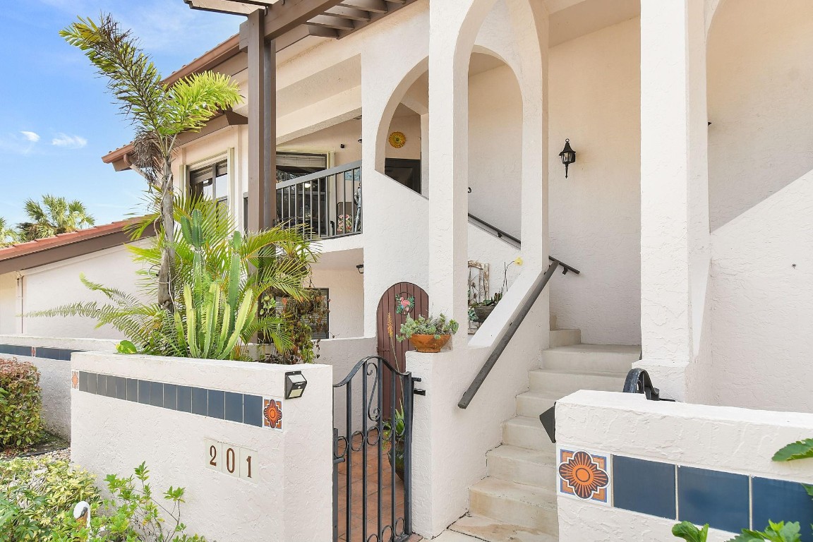 6040 SE Martinique Drive 201