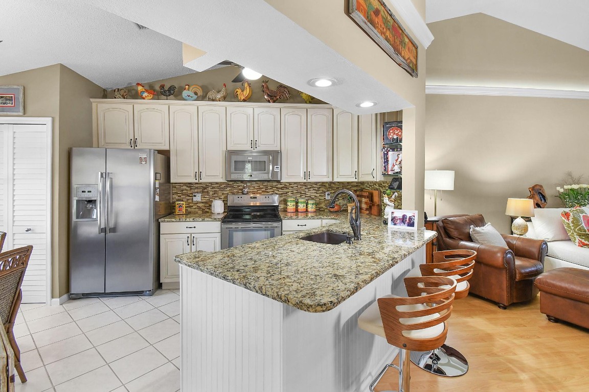 6040 SE Martinique Drive 201