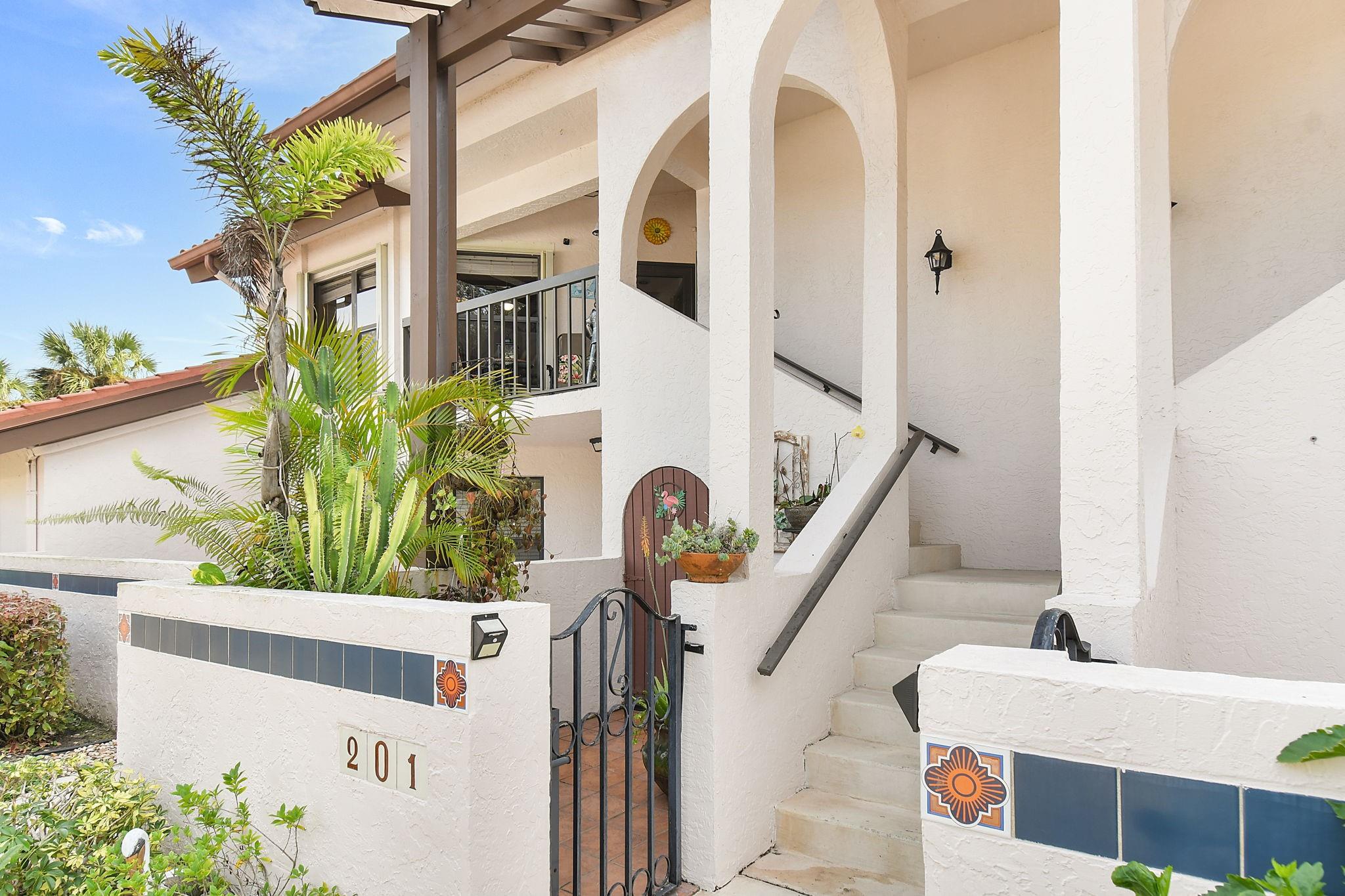 6040 SE Martinique Dr 201