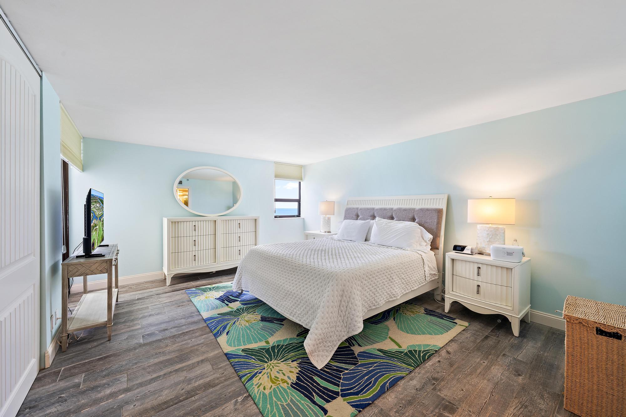 REACHES CONDO - Residential