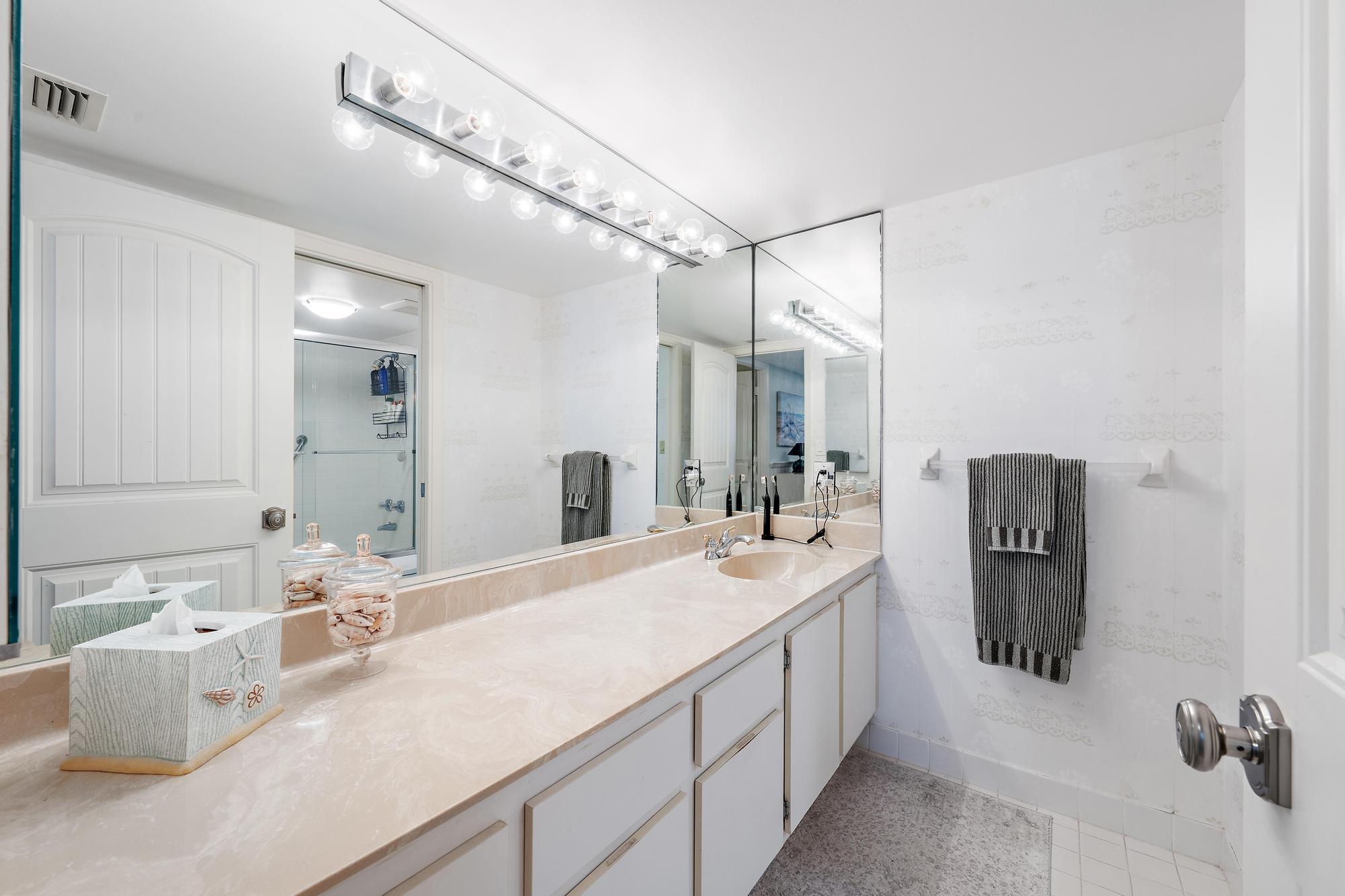REACHES CONDO - Residential