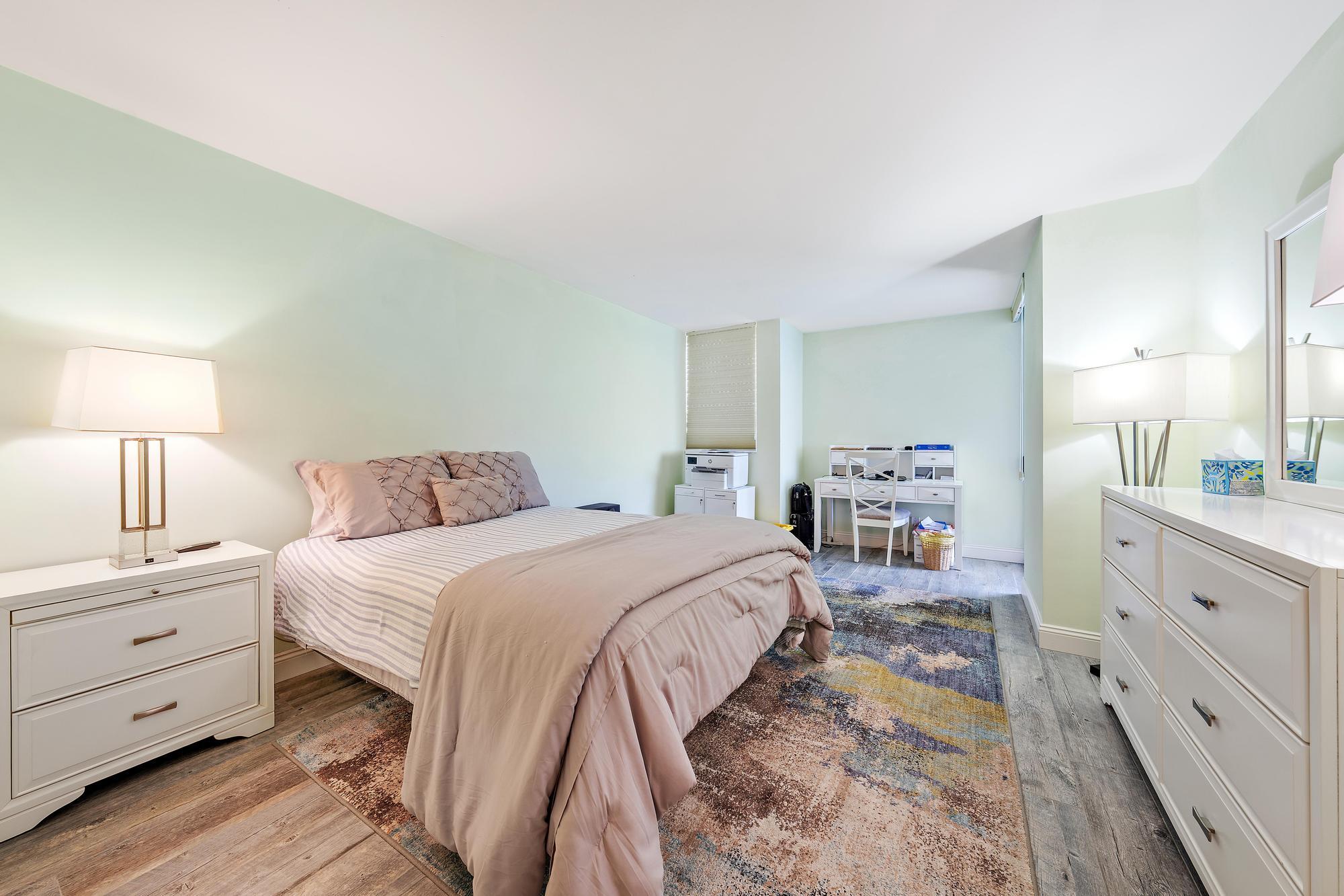 REACHES CONDO - Residential