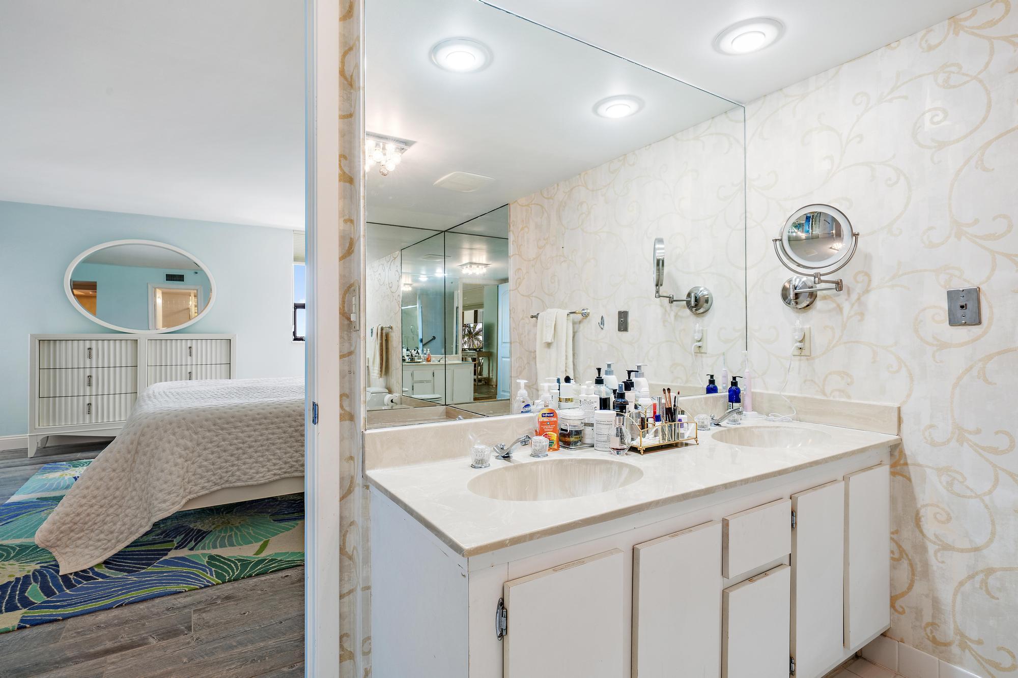 REACHES CONDO - Residential