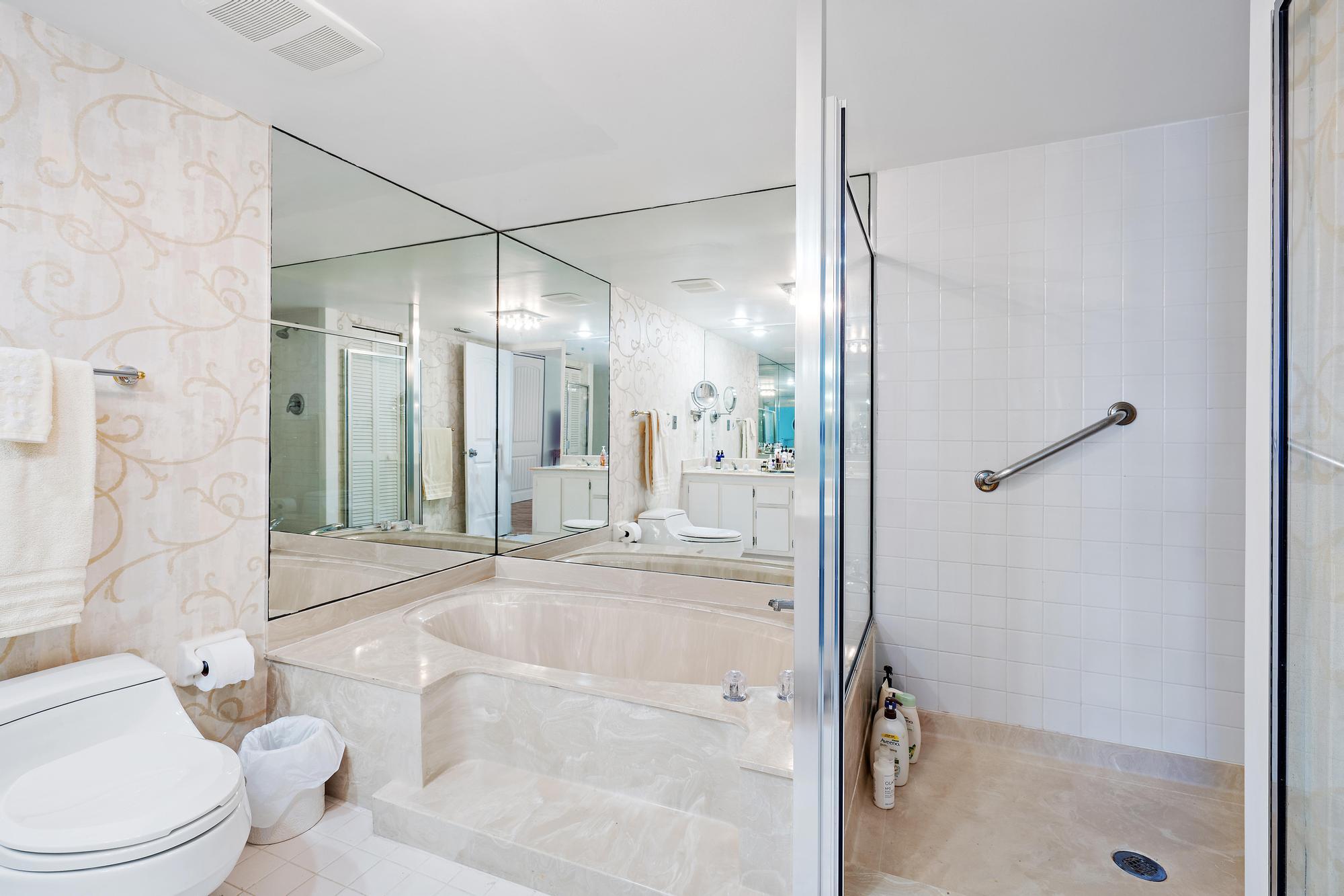 REACHES CONDO - Residential