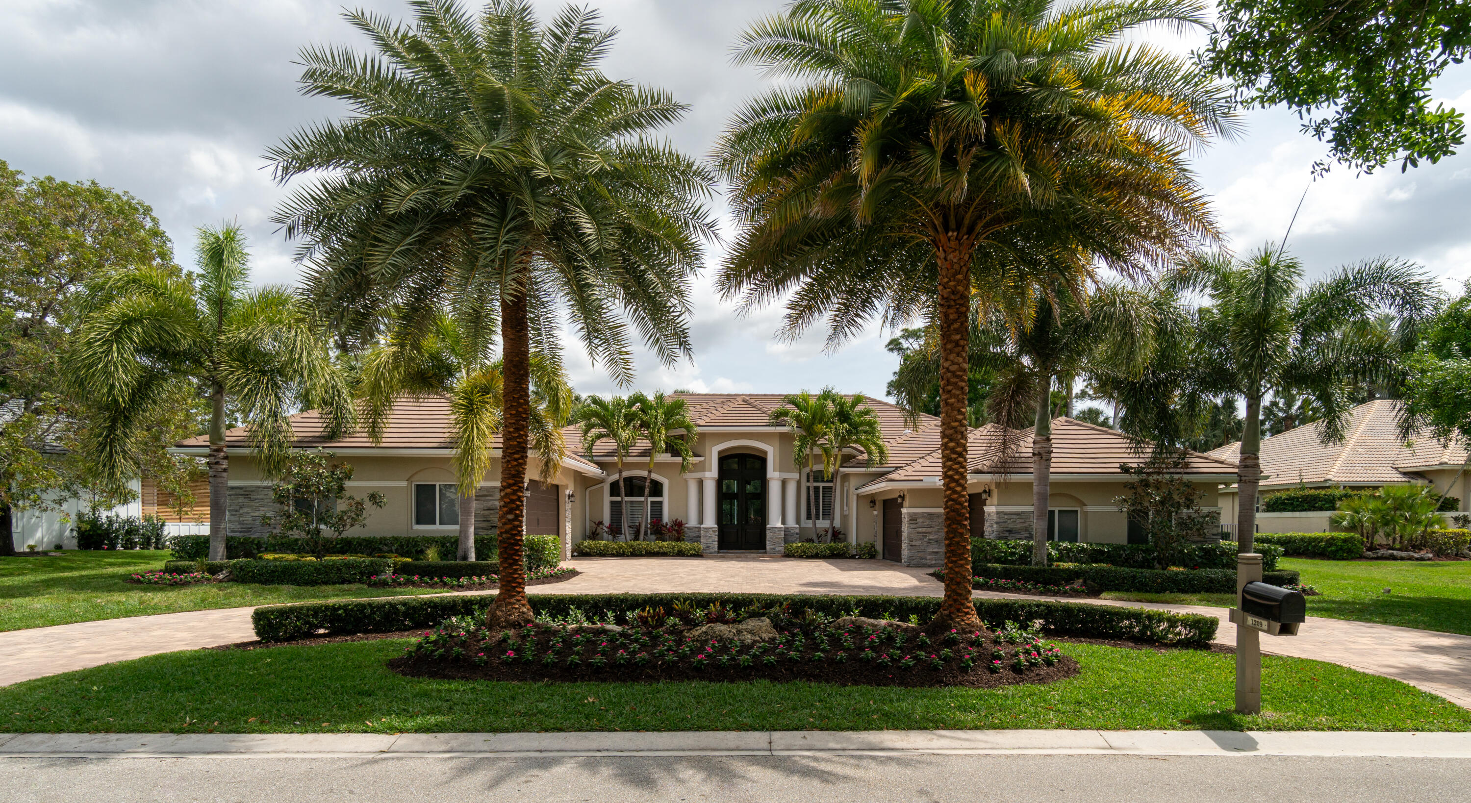 BREAKERS WEST 16 - Residential