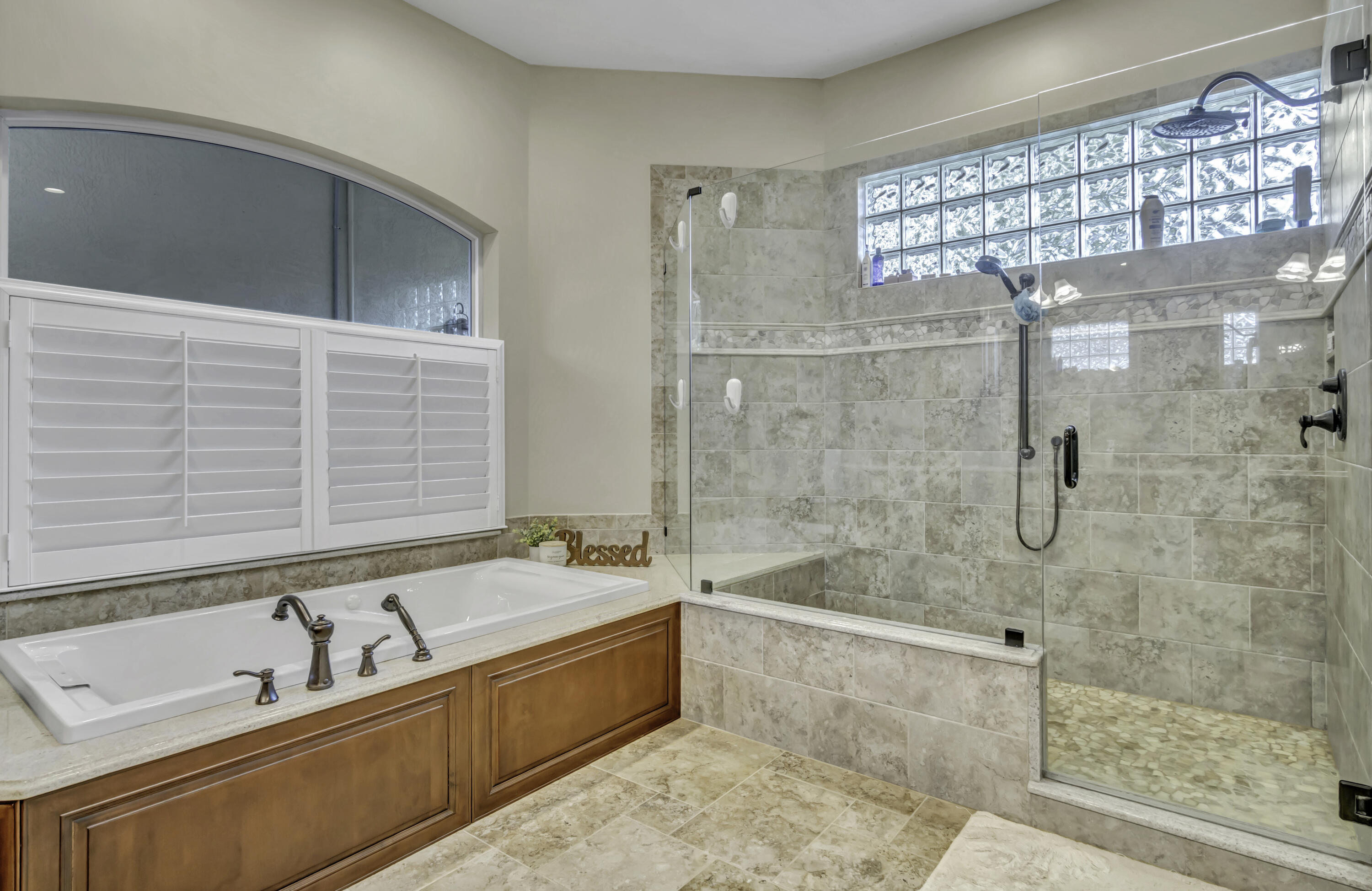 BREAKERS WEST 16 - Residential