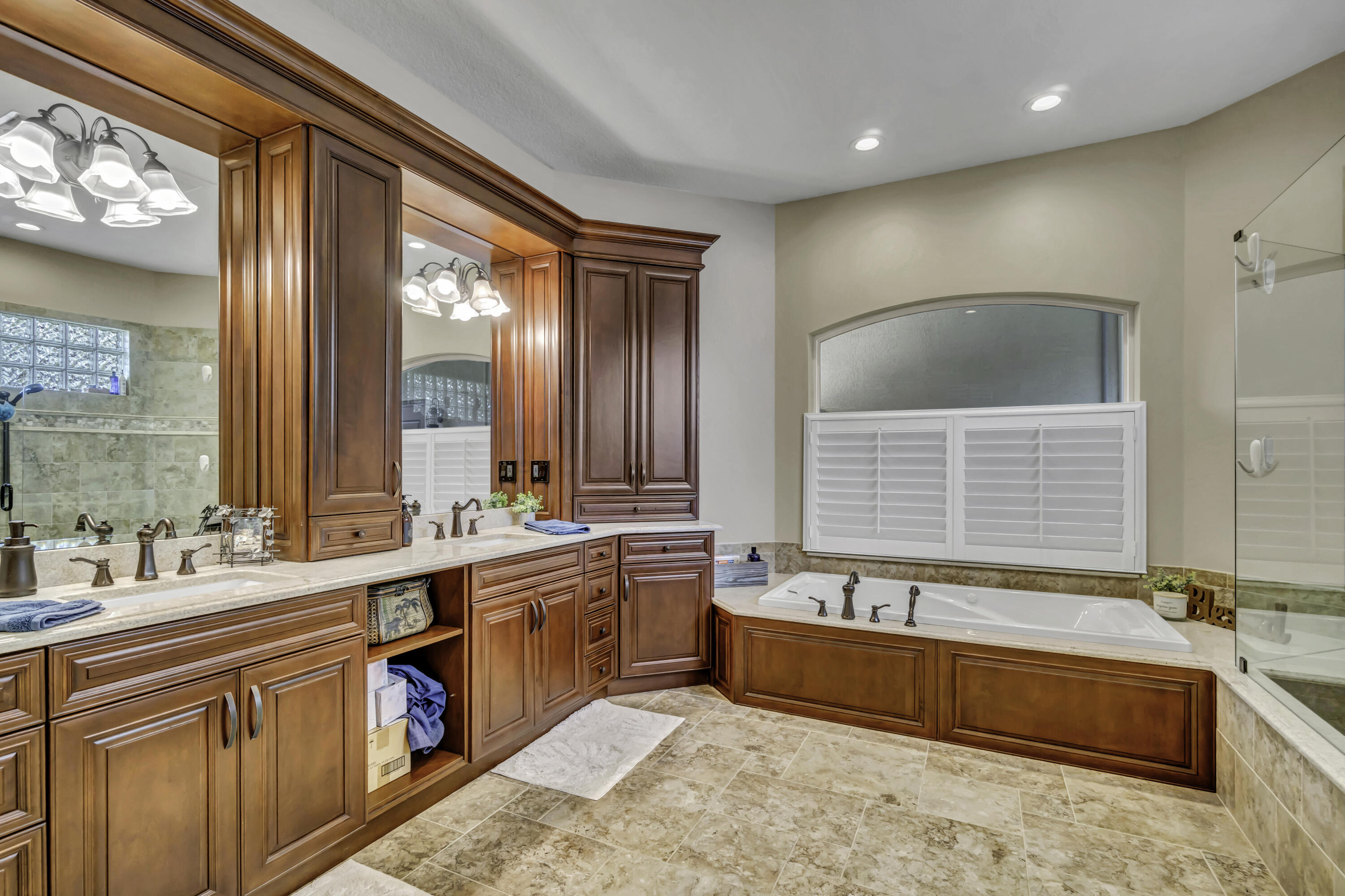 BREAKERS WEST 16 - Residential