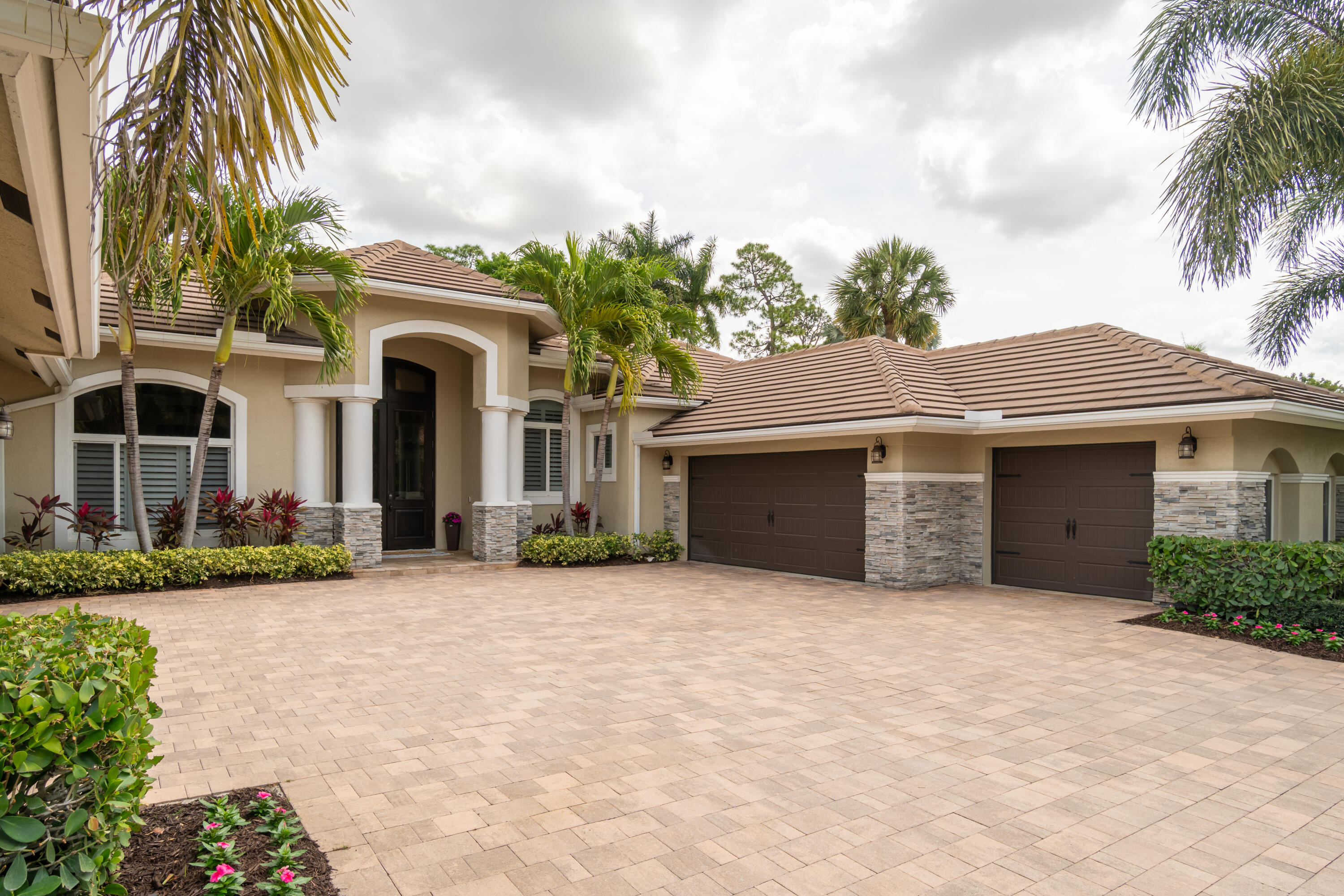 BREAKERS WEST 16 - Residential