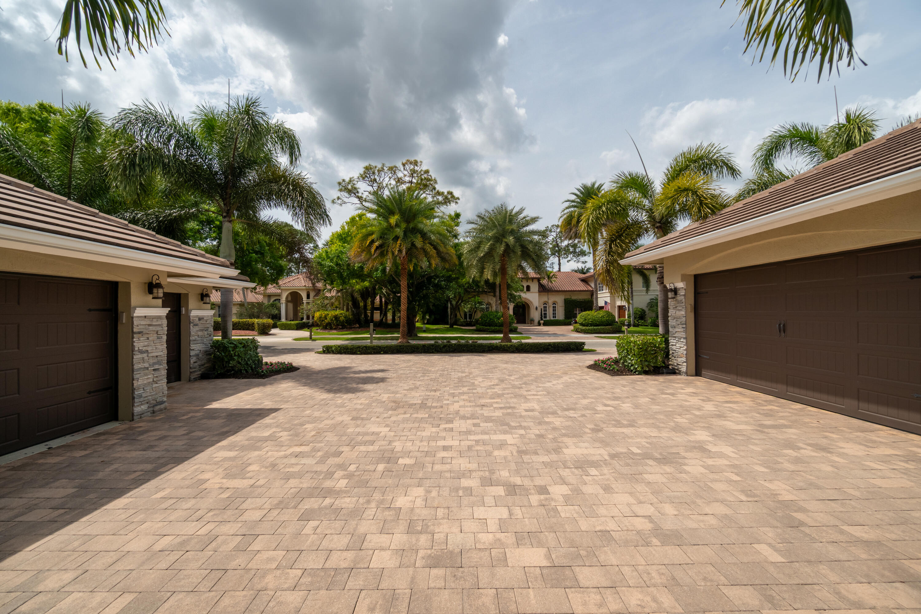 BREAKERS WEST 16 - Residential