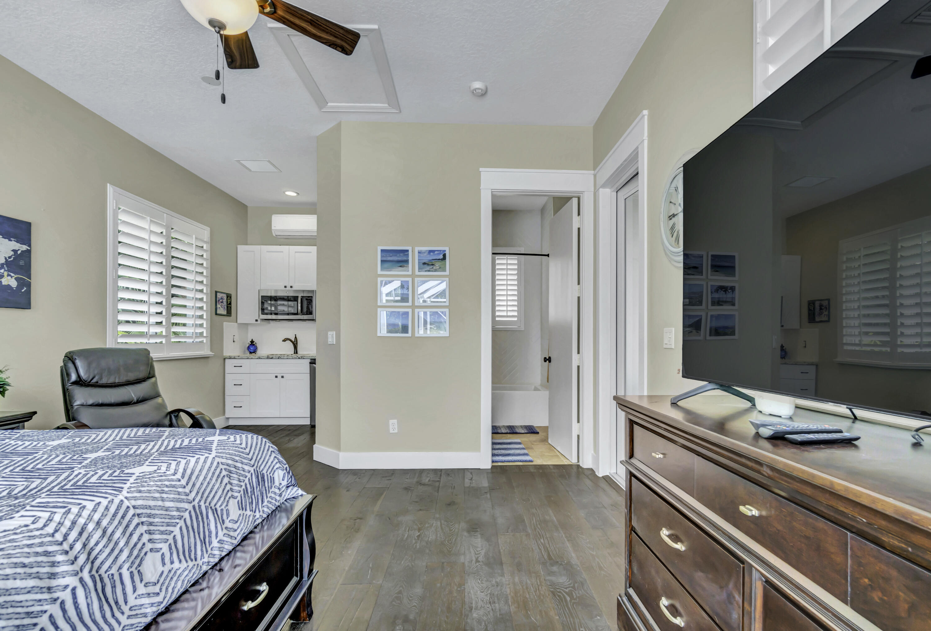 BREAKERS WEST 16 - Residential