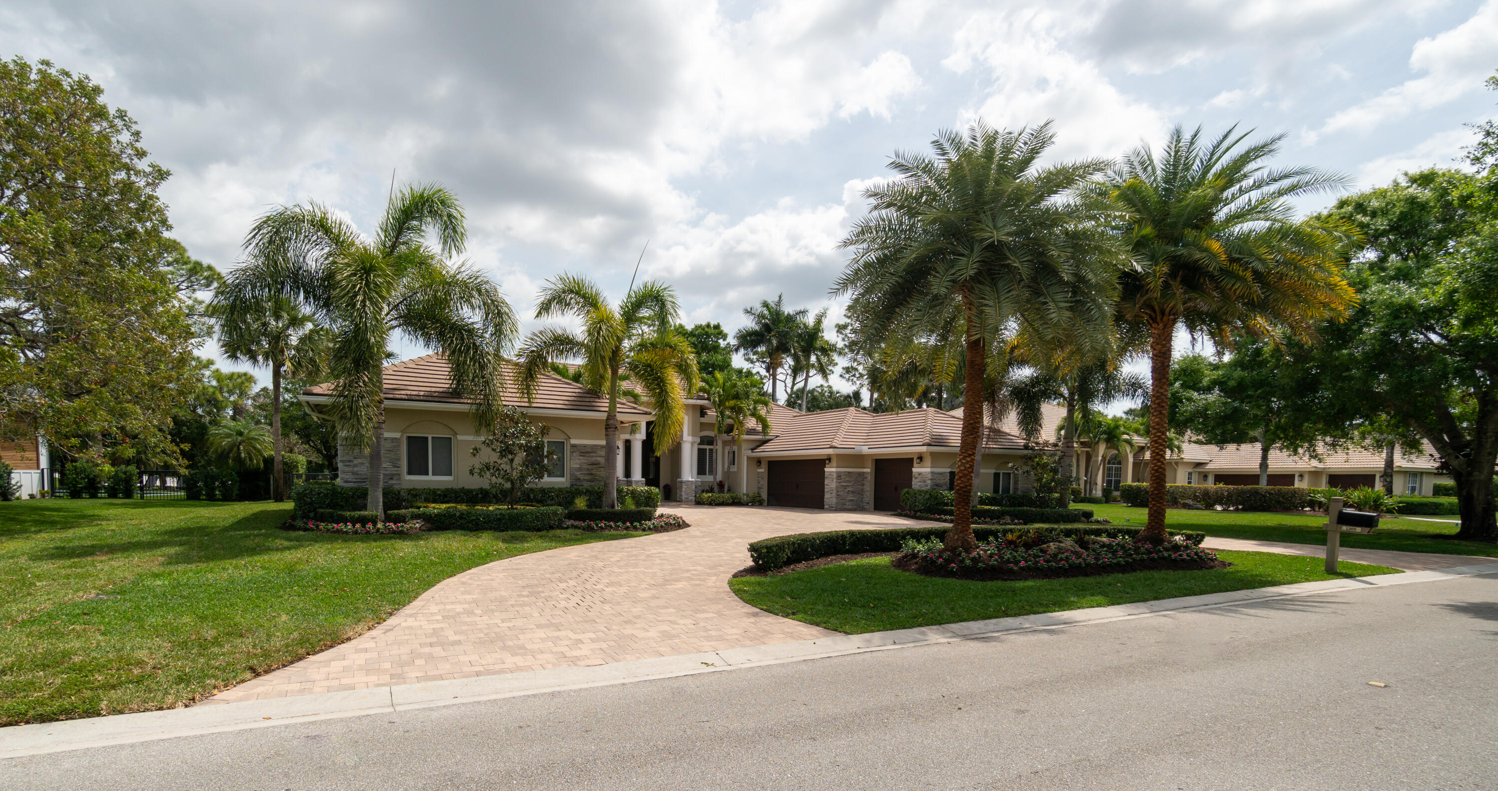 BREAKERS WEST 16 - Residential