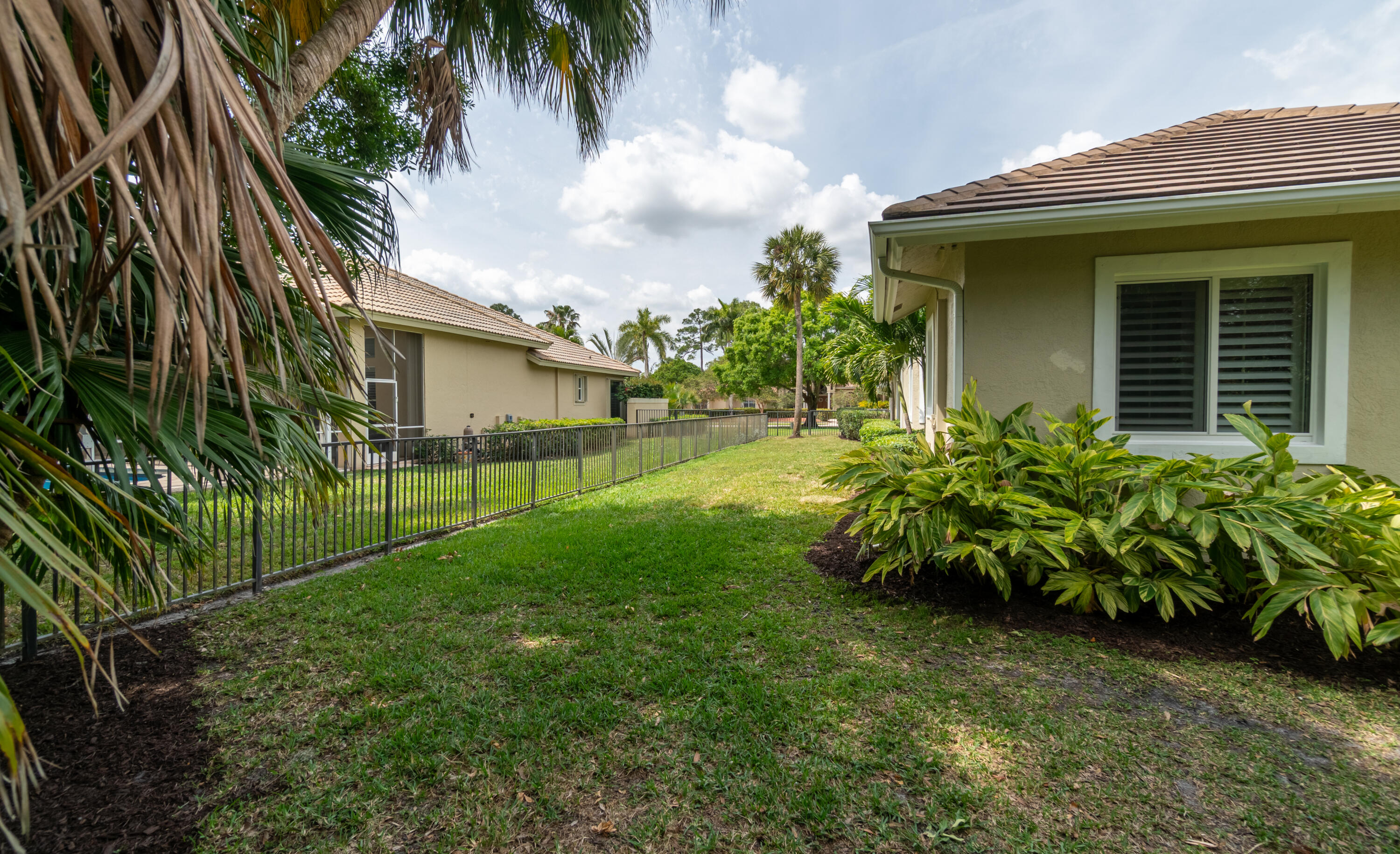 BREAKERS WEST 16 - Residential