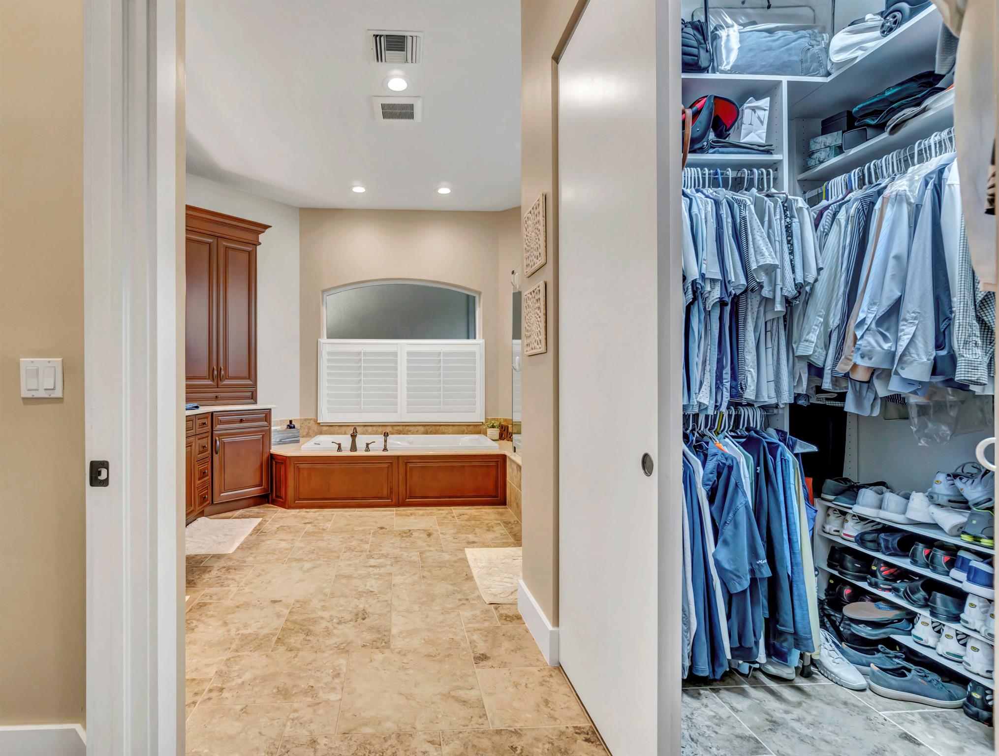 BREAKERS WEST 16 - Residential