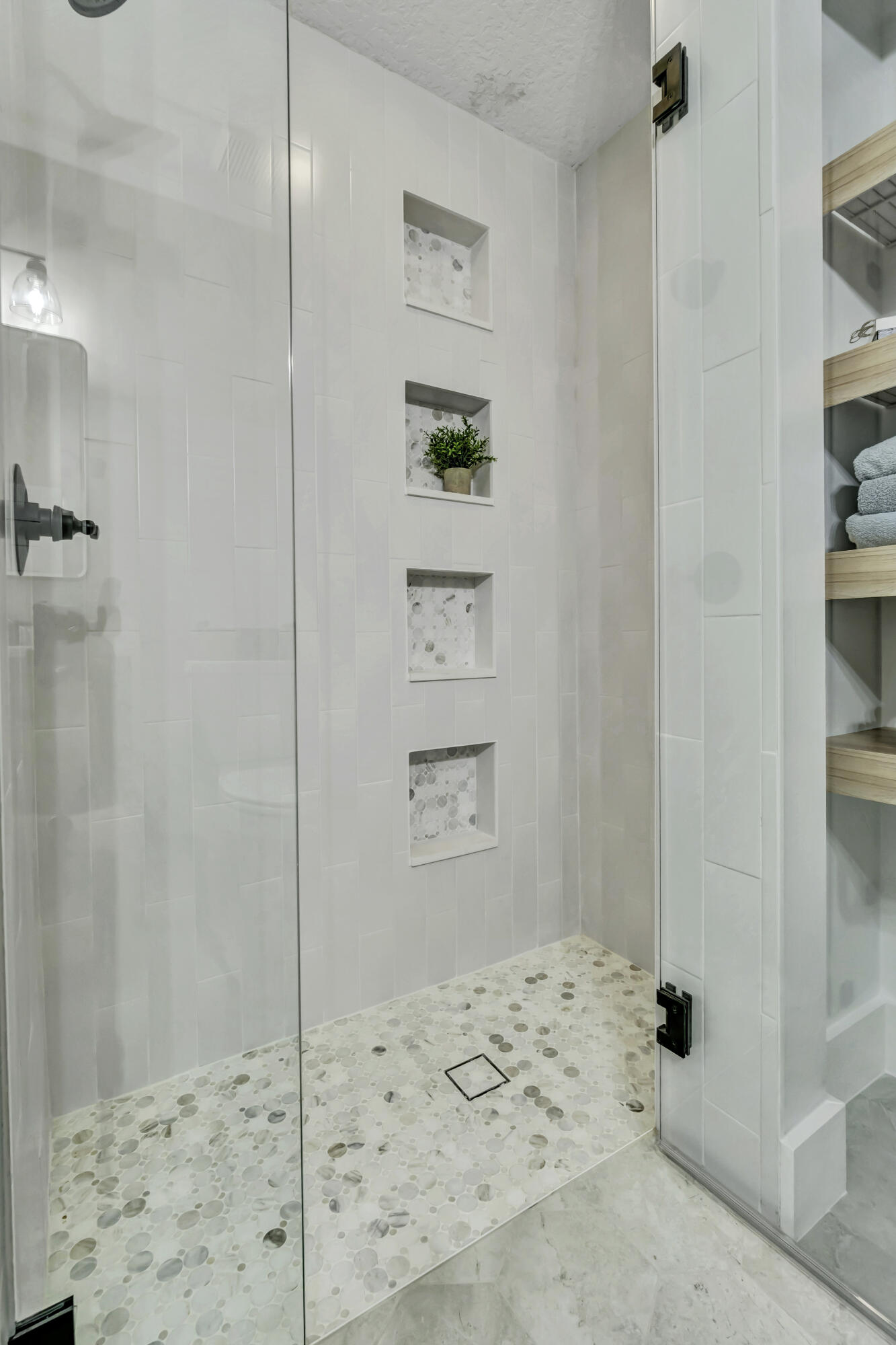 BREAKERS WEST 16 - Residential