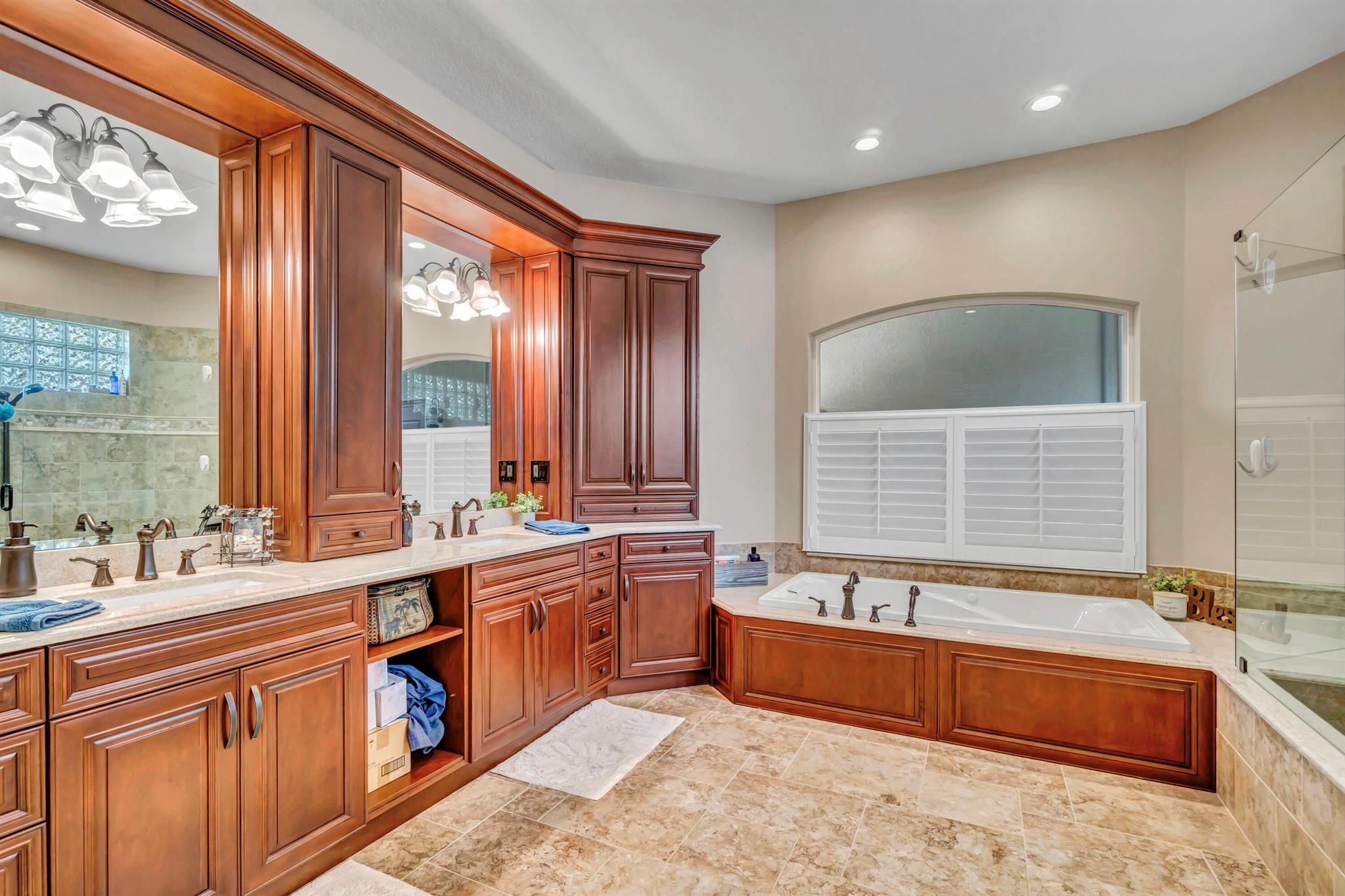 BREAKERS WEST 16 - Residential