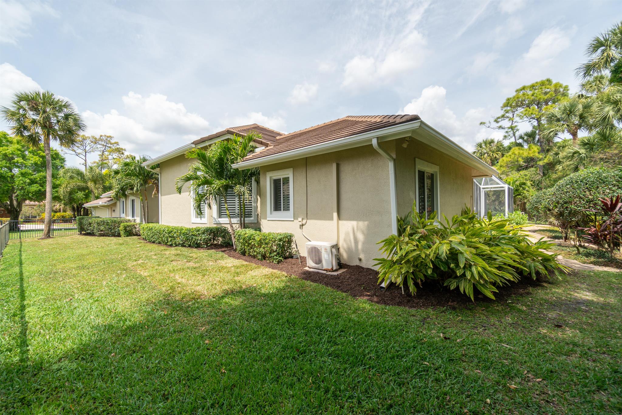 BREAKERS WEST 16 - Residential
