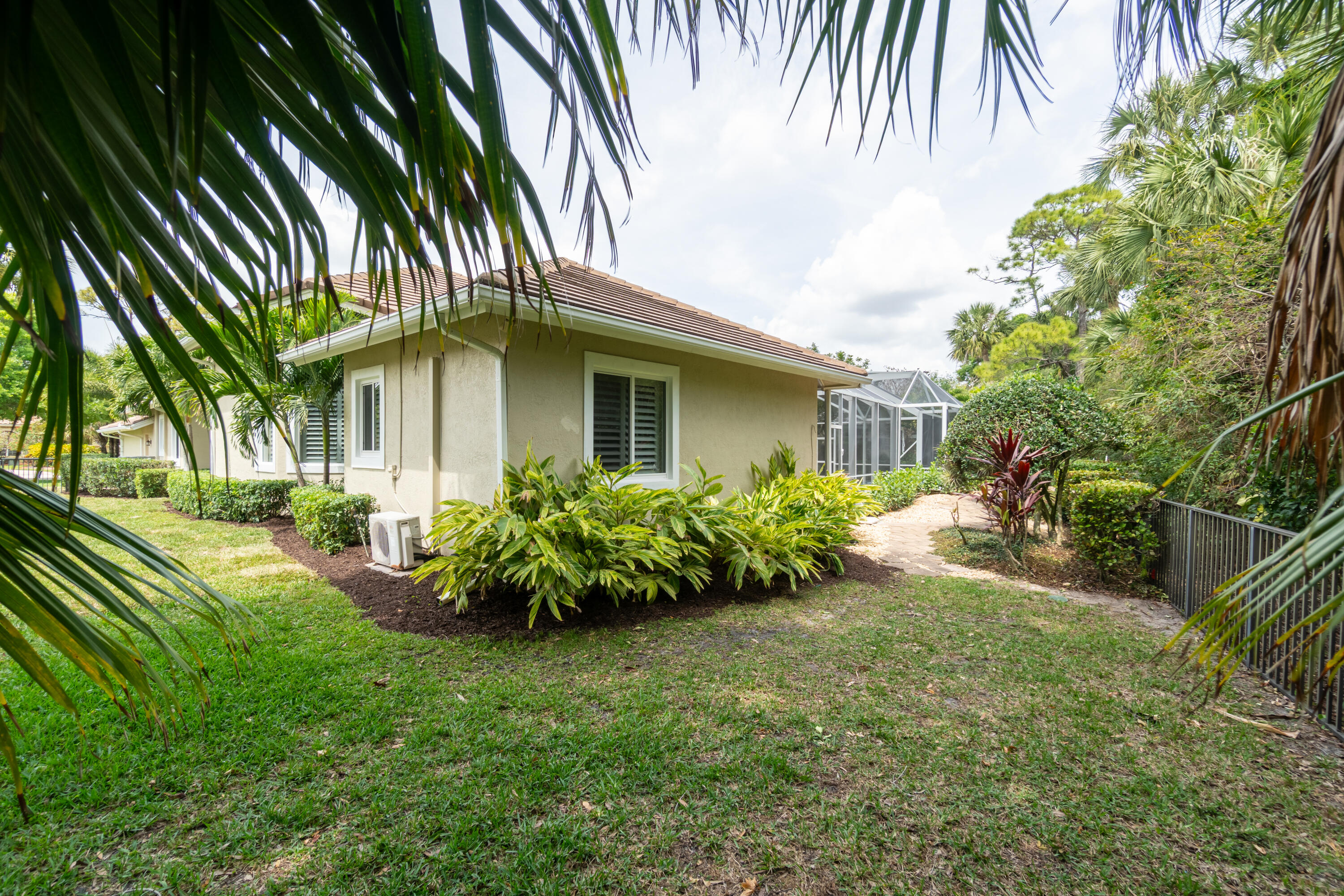 BREAKERS WEST 16 - Residential