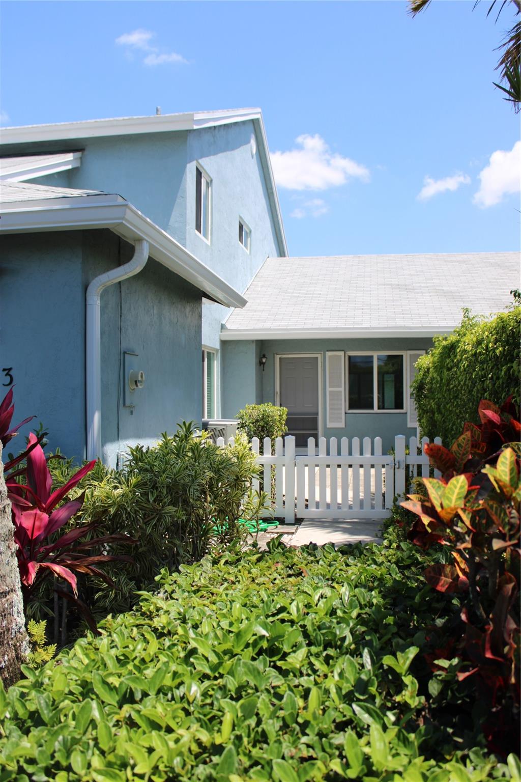 3883 W Island Club Cir
