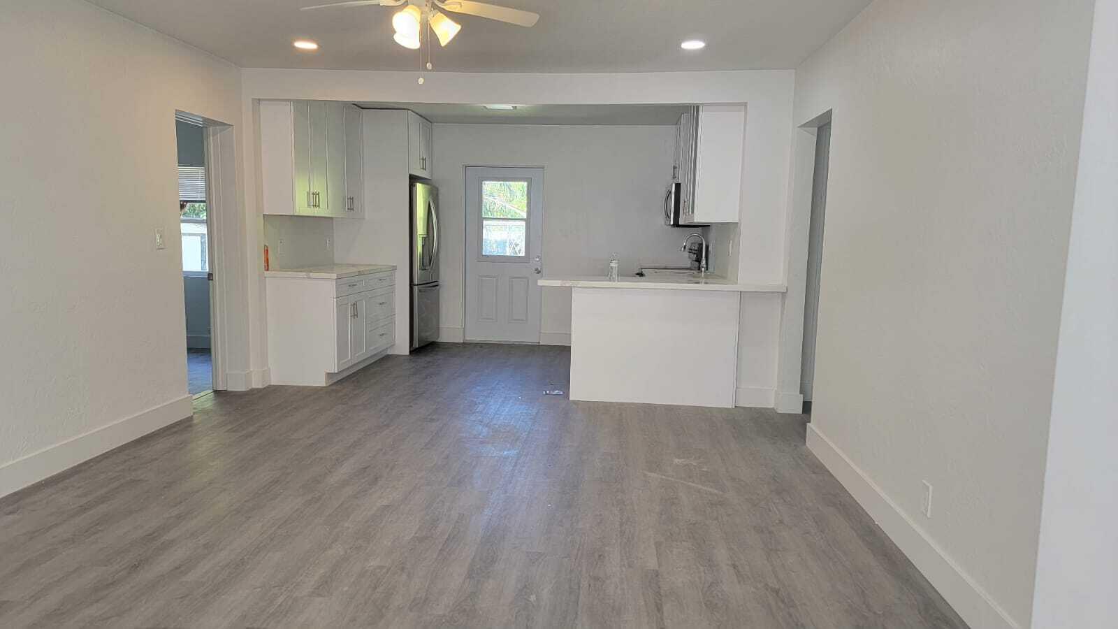 NORTH HOLLYWOOD - Residential Lease