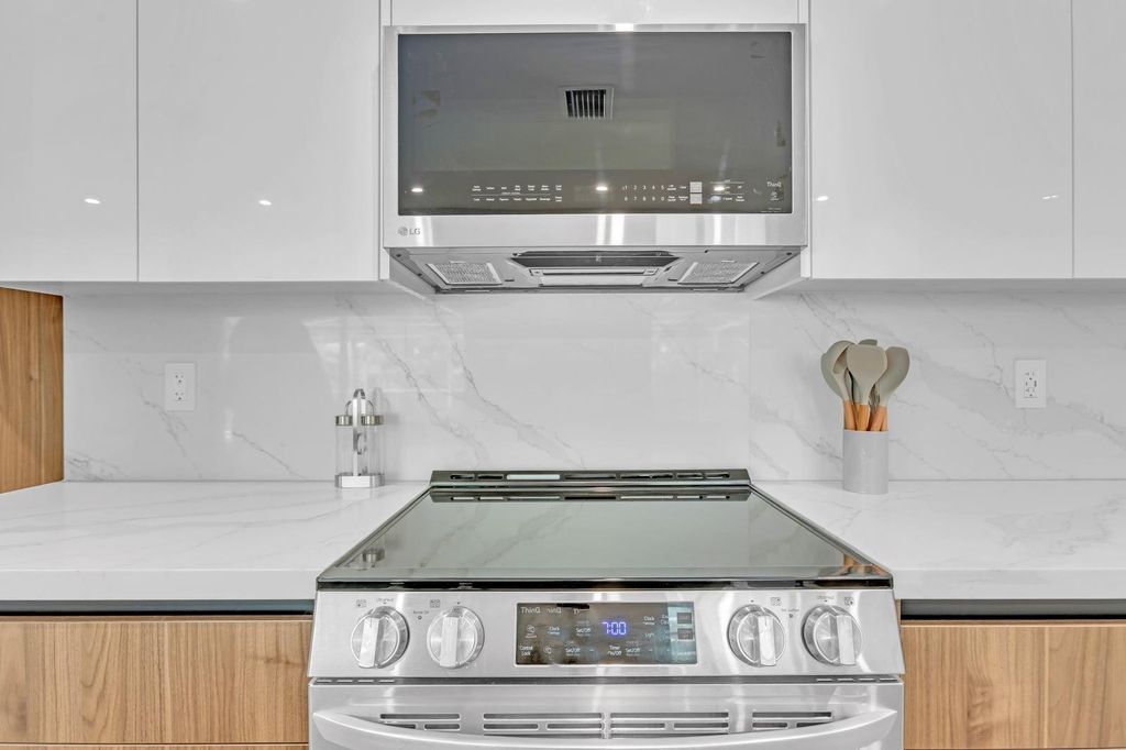 Photo of 755 S Rainbow Drive, Hollywood, FL 33021 (MLS # F10555209)