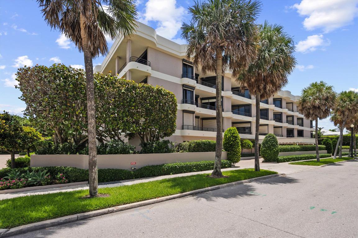 LEVERETT HOUSE COND DECL FILED 9-22-82 - Residential