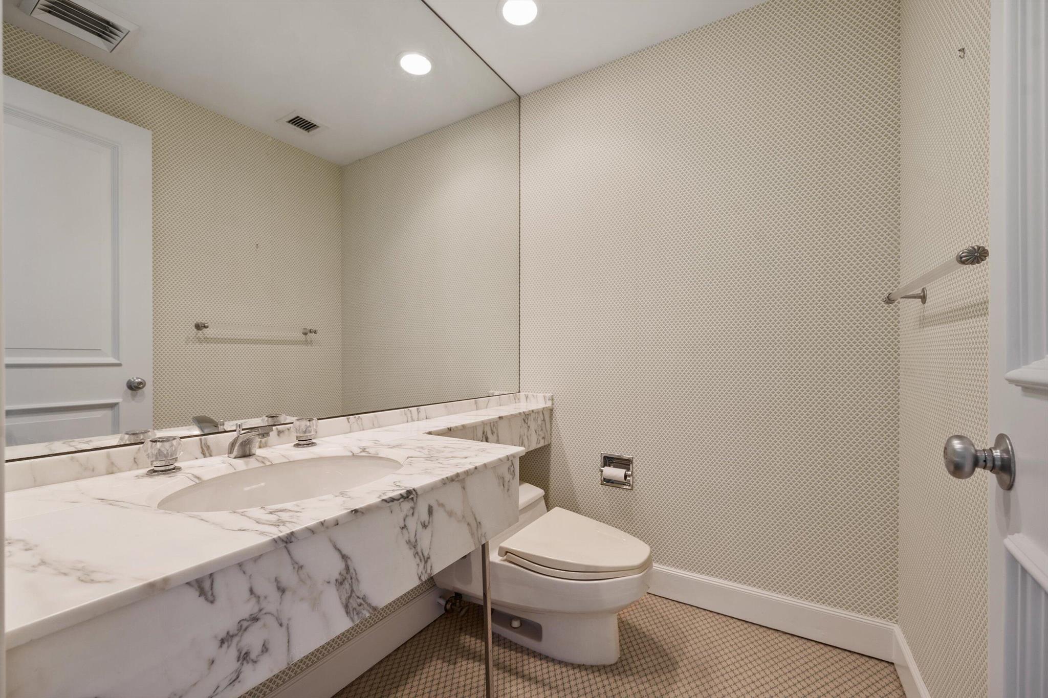 LEVERETT HOUSE COND DECL - Residential