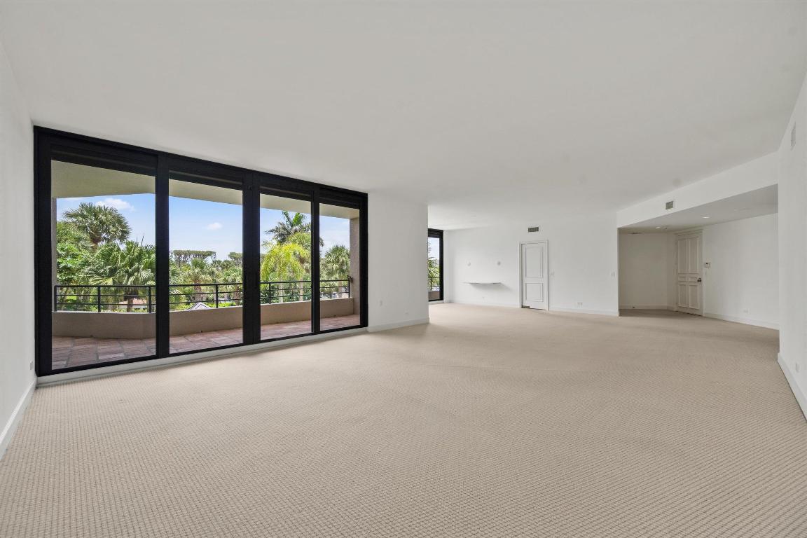 LEVERETT HOUSE COND DECL FILED 9-22-82 - Residential