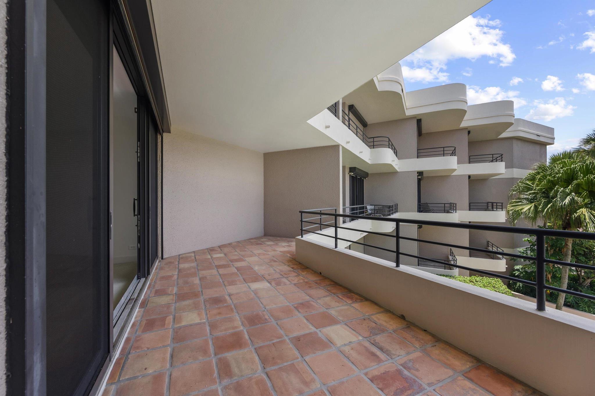 LEVERETT HOUSE COND DECL - Residential
