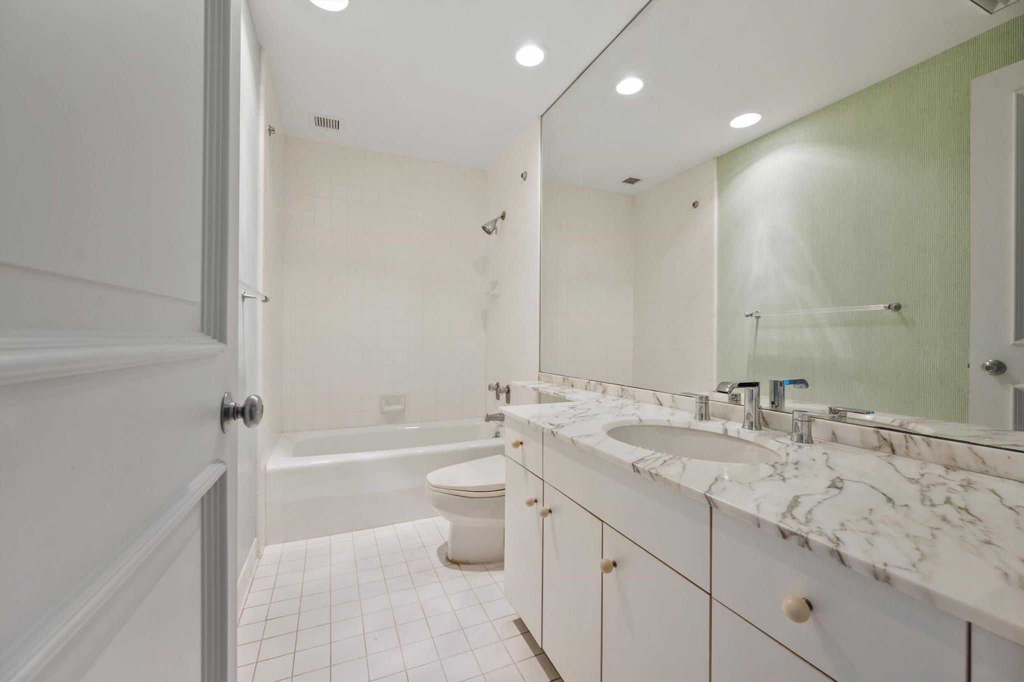 LEVERETT HOUSE COND DECL - Residential