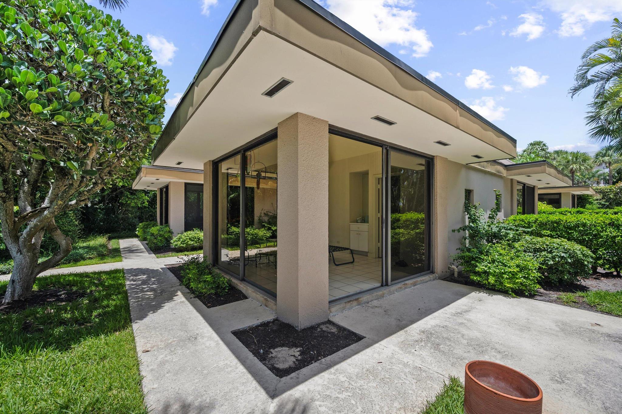 LEVERETT HOUSE COND DECL - Residential