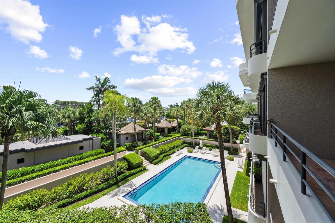 LEVERETT HOUSE COND DECL FILED 9-22-82 - Residential