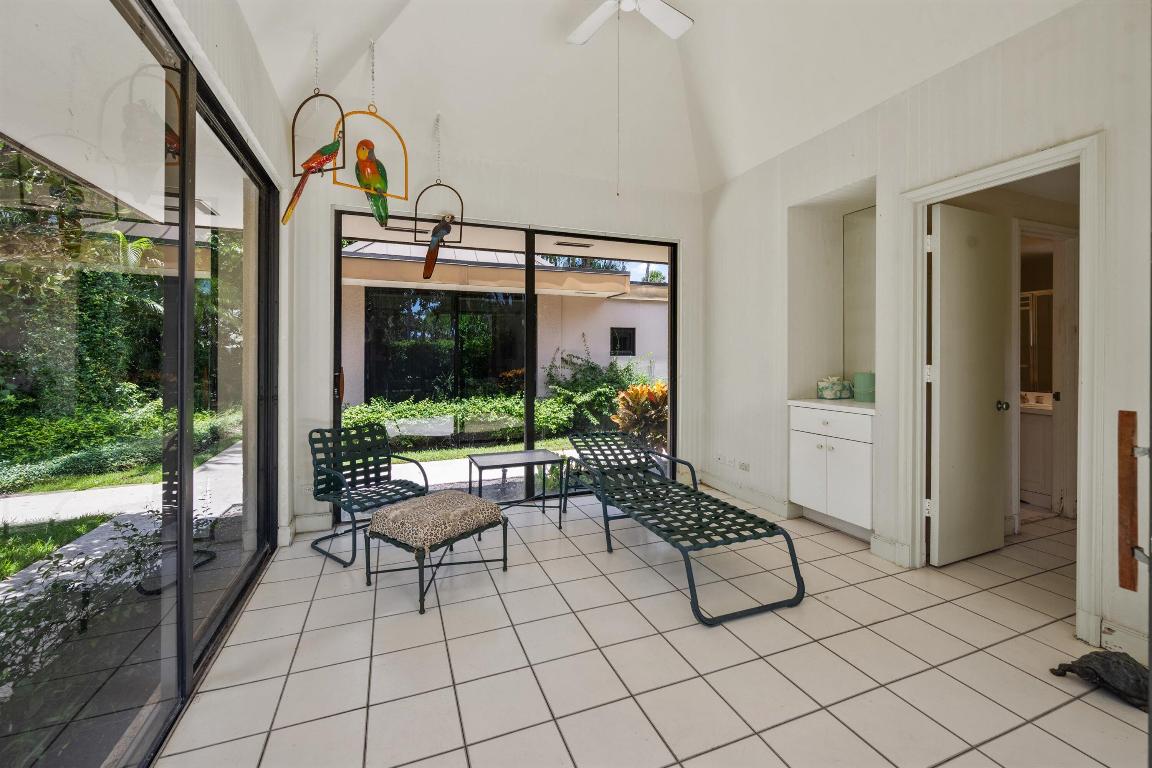 LEVERETT HOUSE COND DECL FILED 9-22-82 - Residential