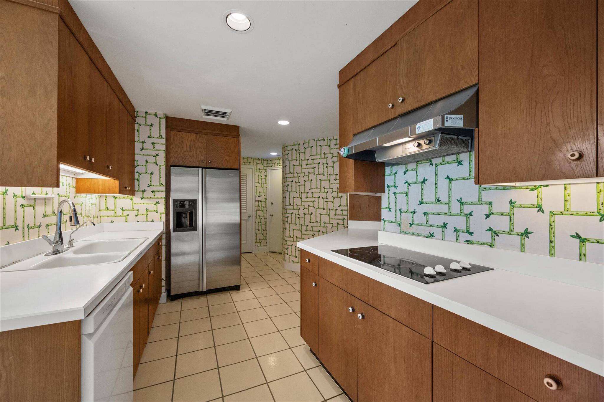 120 Sunset Avenue W3b