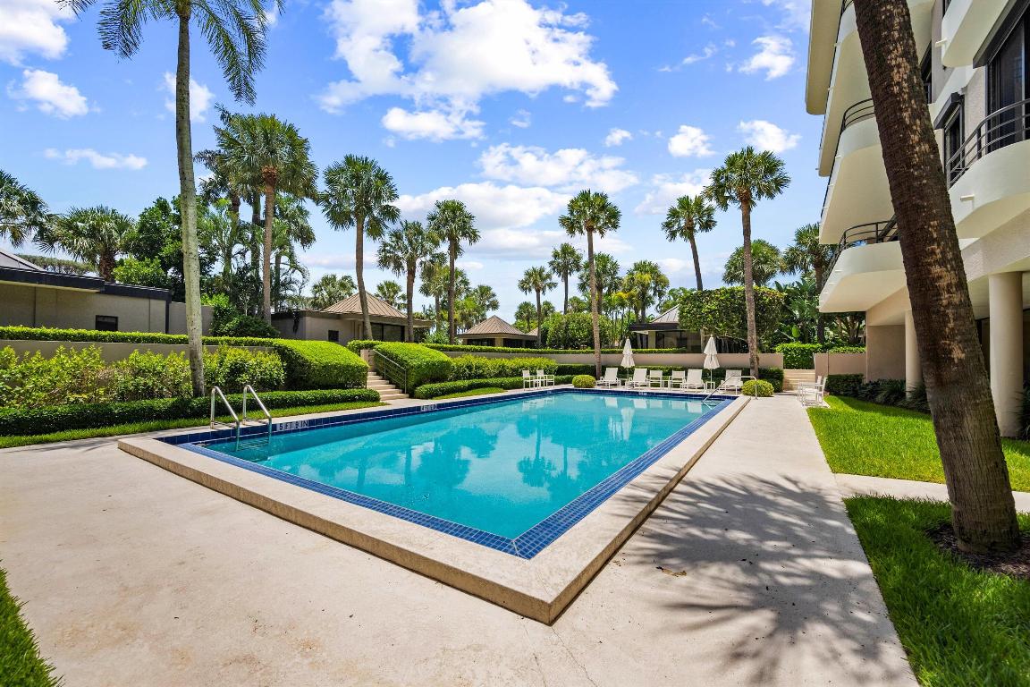 LEVERETT HOUSE COND DECL FILED 9-22-82 - Residential