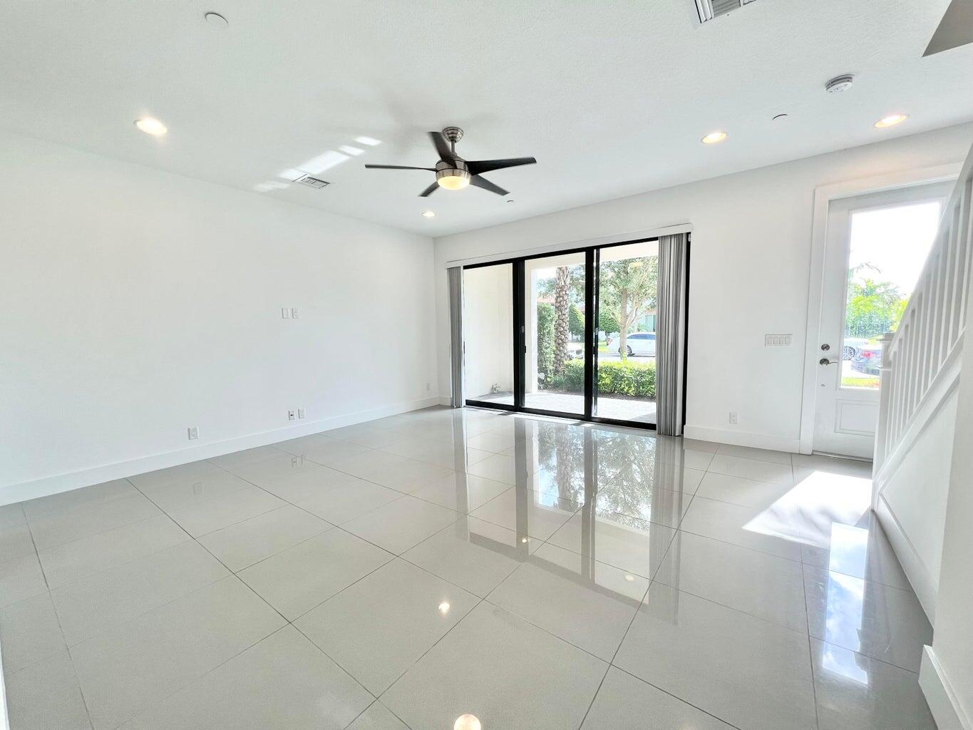 ALTON NEIGHBORHOOD 1 - Residential Lease