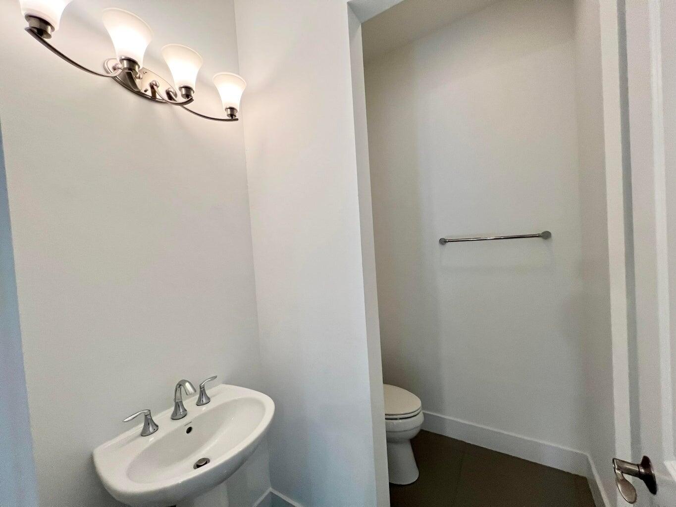 ALTON NEIGHBORHOOD 1 - Residential Lease