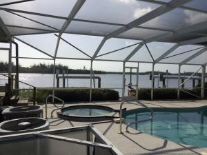 HORSESHOE POINT SHORES - Residential