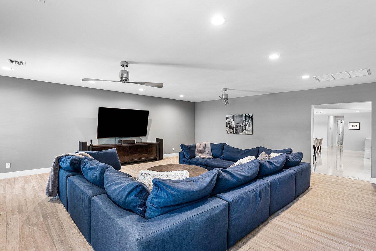 PADDOCK PARK 2 OF WELLING - Residential Lease