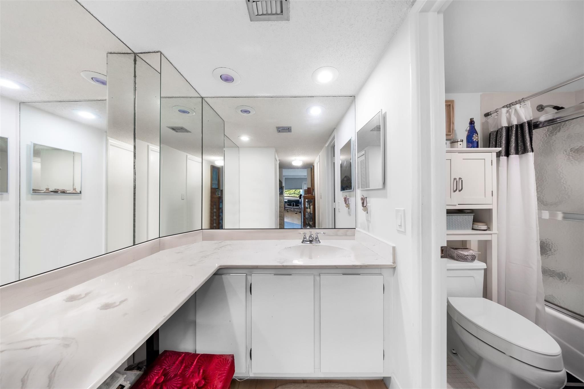 No 128 Palm-Aire Country - Residential Lease