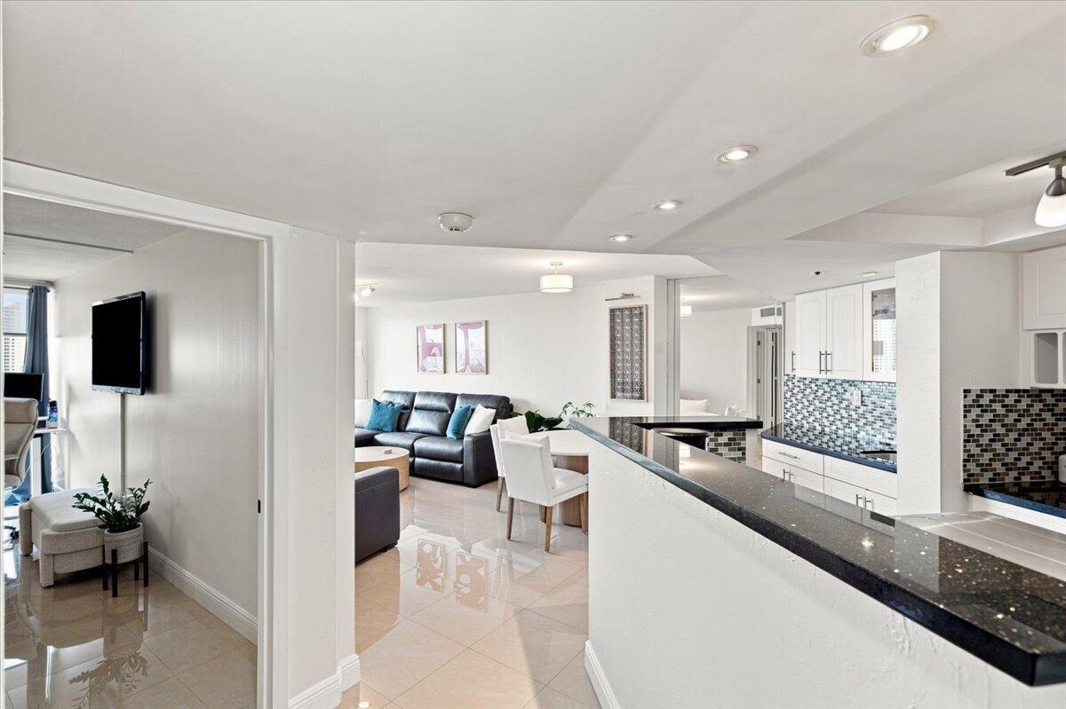 300 THREE ISLANDS Boulevard 312