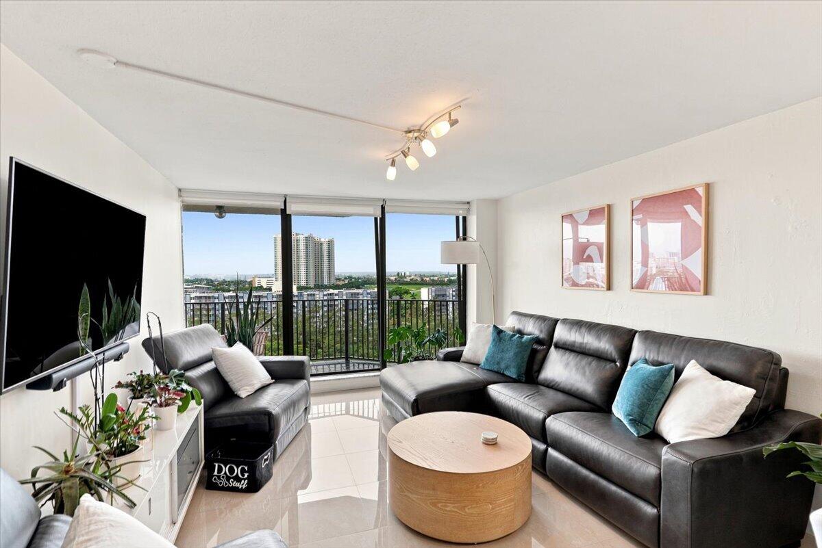 300 THREE ISLANDS Boulevard 312