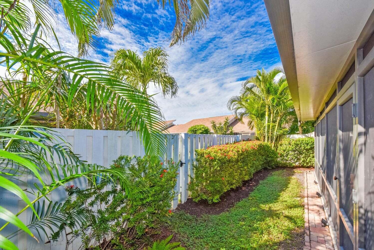 CAPE POINTE OF JONATHANS - Residential