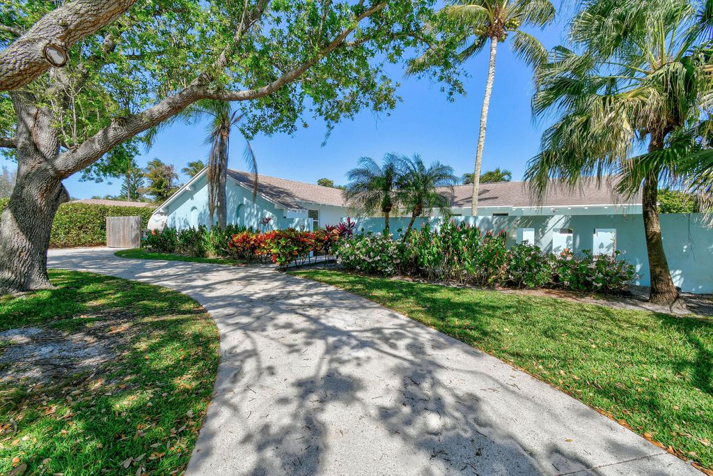 Photo of 100 Fairview W, Tequesta, FL 33469 (MLS # R10958223)