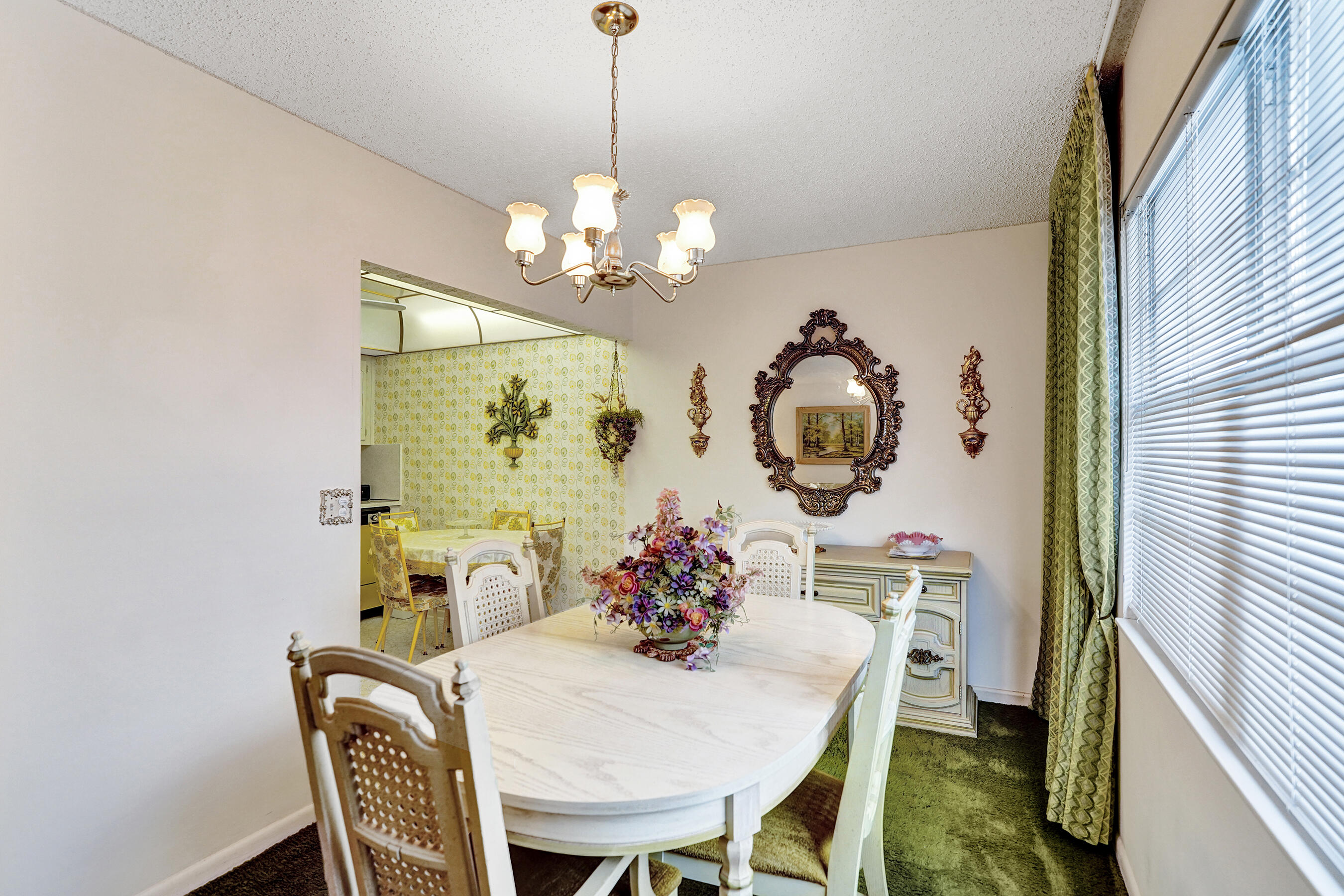2049 Lyndhurst