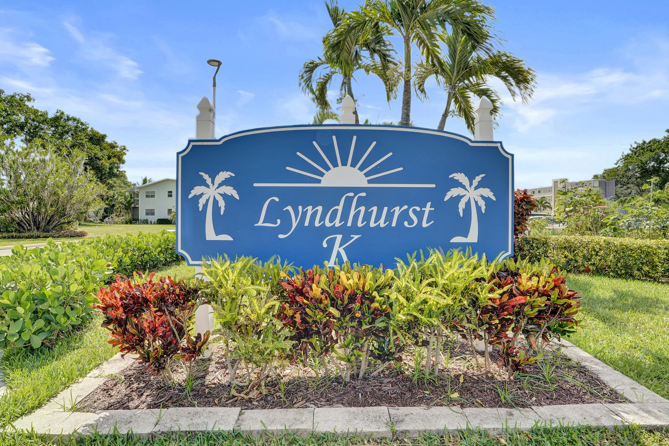 2049 Lyndhurst
