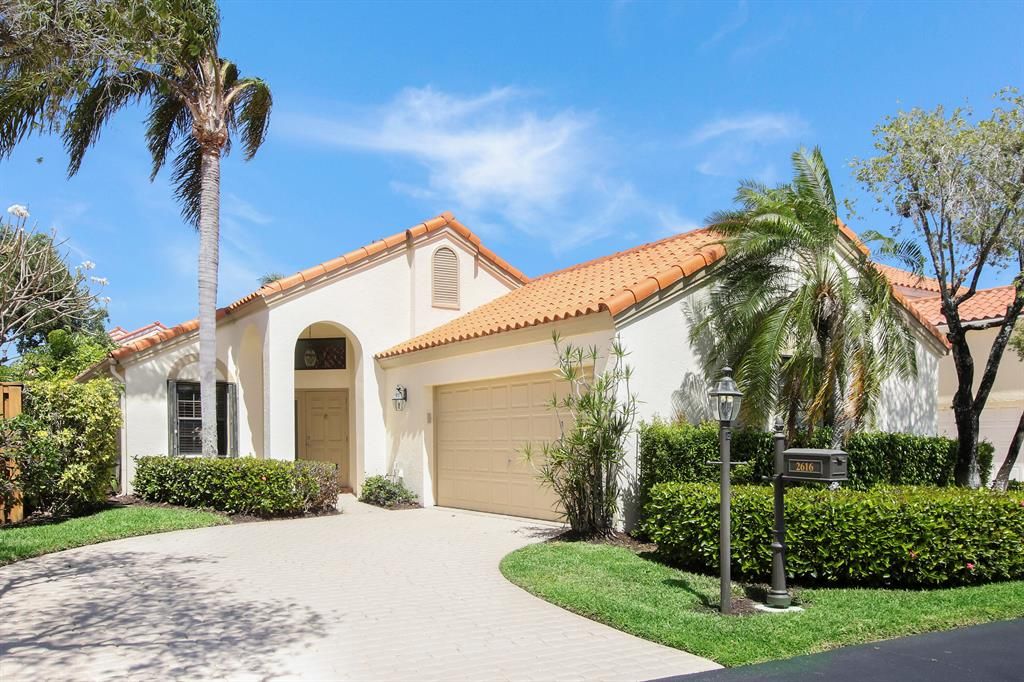 Photo of 2616 La Cristal Circle, Palm Beach Gardens, FL 33410 (MLS # R10876439)